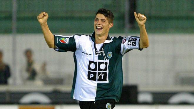 Cristiano Ronaldo celebra un gol con el Sporting de Portugal.