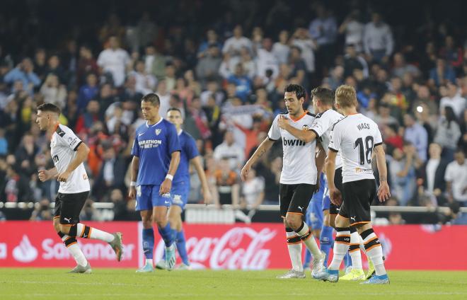 Los jugadores del Valencia celebran el gol ante el Sevilla FC (Foto: David González).