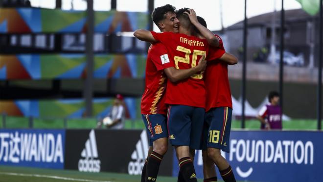 Los jugadores españoles celebrando un gol ante Tayikistán.