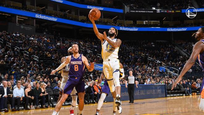 Los Suns de Phoenix, jugando un partido contra los Warriors en la NBA (Foto: @warriors).