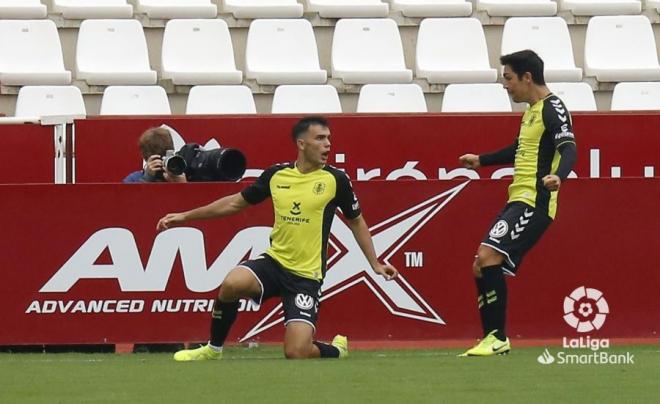 Robert Mazan celebra un gol en el Albacete-Tenerife (Foto: LaLiga).