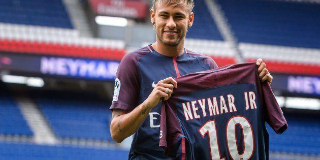 Neymar, en su presentación como jugador del PSG hace dos años (Foto: EFE).