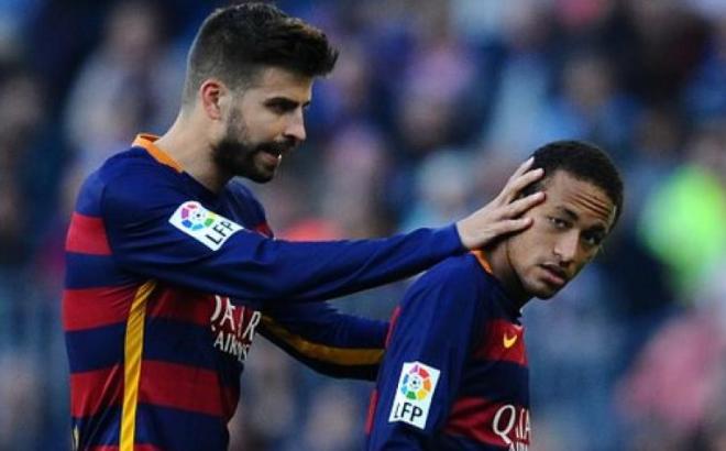Piqué y Neymar celebran un gol con el Barcelona.