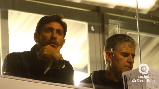 Víctor Sánchez del Amo, viendo el partido desde la cabina.