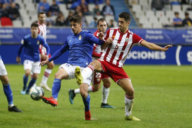 Partido de esta temporada entre el Real Oviedo y el Almería en el Carlos Tartiere (Foto: Luis Manso).