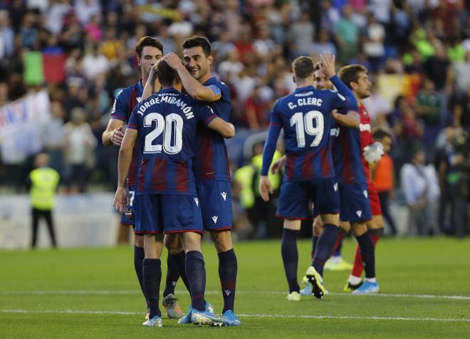 Los jugadores del Levante celebran la victoria contra el Barça en el Ciutat de Valencia (Foto: Levante UD)