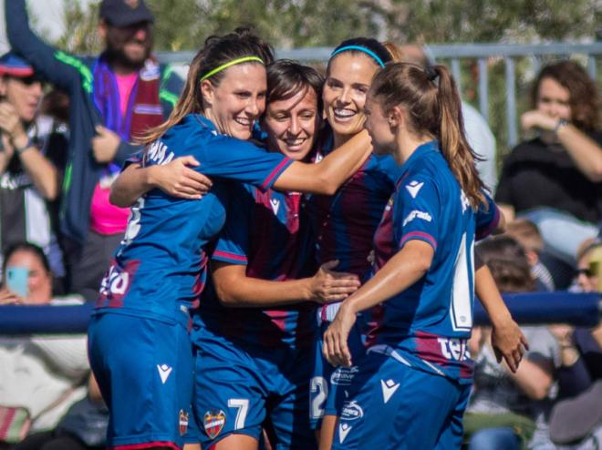 El Levante Femenino celebra un gol en Buñol. (Foto: Levante UD)