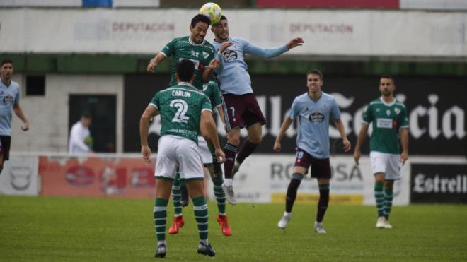 Jacobo González salta con un rival (Foto: RCCV).