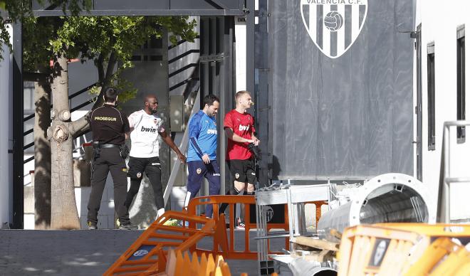 Gameiro vuelve a los entrenamientos del Valencia CF (Foto: David González)