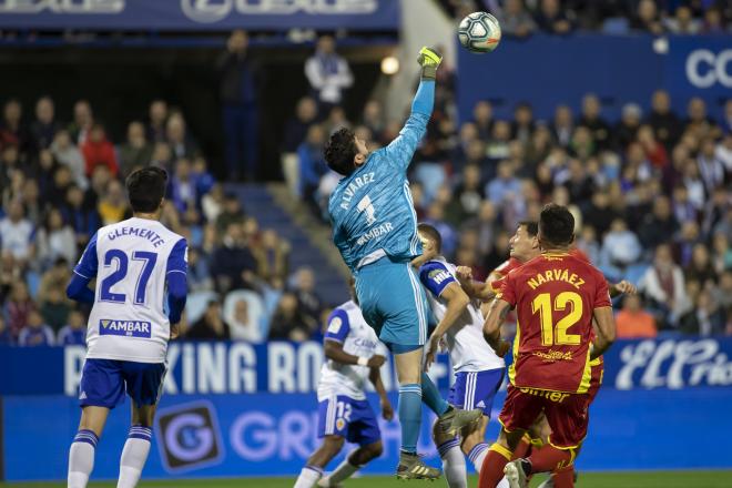 Cristian despeja un balón en el partido ante Las Palmas (Foto: Dani Marzo).