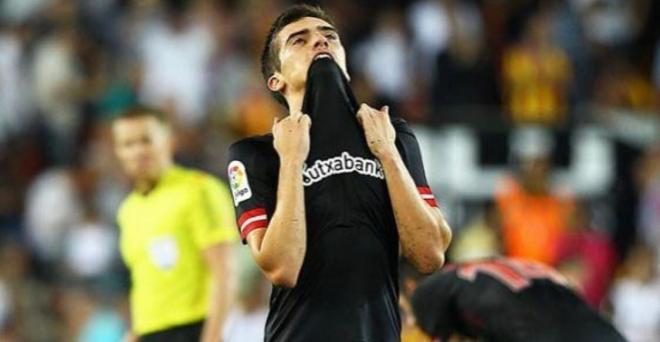 El atacante zurdo Iñigo Córdoba se lamenta durante un partido (Foto: Athletic Club).