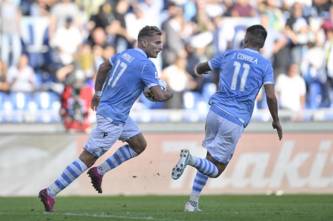 Immobile y Correa celebran un gol con la Lazio.