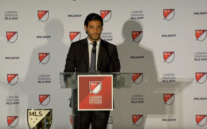El exrealista Carlos Vela se emocionó al ser nombrado MVP de la MLS.