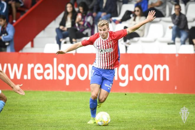 César García, en un partido con el Sporting B (Foto: Sporting).