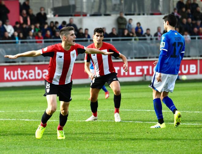 Oihan Sancet celebra su gol al Logroñés (Foto: Bilbao Athletic).
