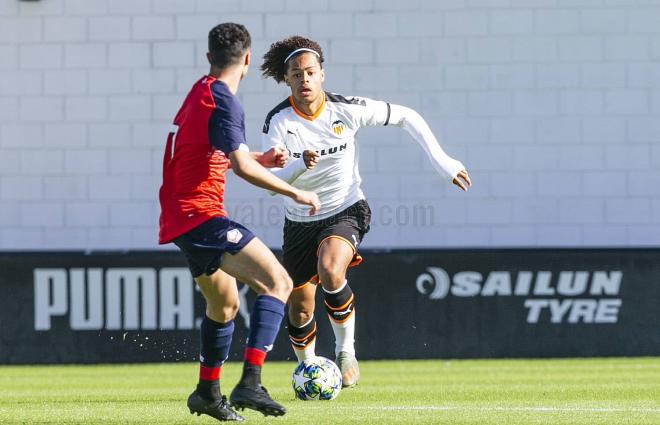 Koba Koindredi, en el Valencia-Lille de Youth League (Foto: Valencia CF).