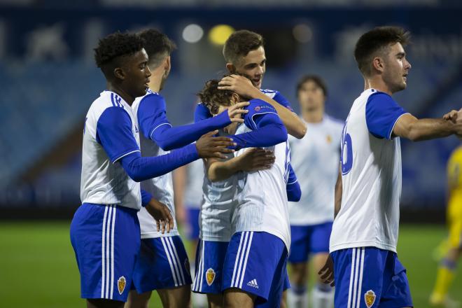 Celebración del quinto gol del Juvenil frente al Apoel, en el partido de ida disputado en La Romareda (Foto: Daniel Marzo)