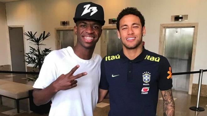 Vinícius y Neymar, en una concentración.