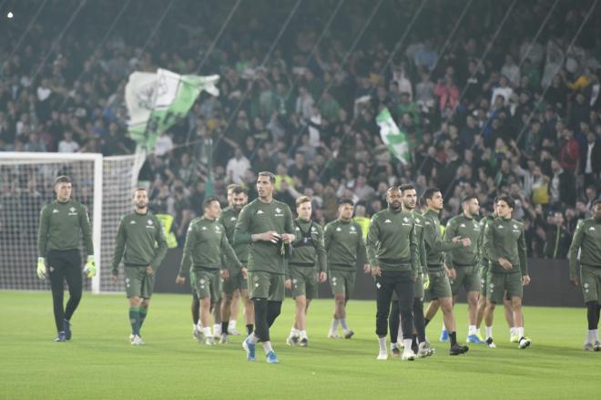 Los jugadores del Betis, durante el entrenamiento a puerta abierta antes del derbi contra el Sevilla (Foto: Kiko Hurtado).