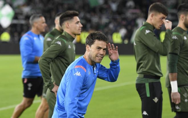 Rubi, durante el entrenamiento a puerta abierta del Betis antes del derbi contra el Sevilla (Foto: Kiko Hurtado).