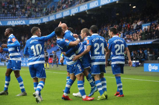 Los jugadores del Dépor celebran el gol ante el Elche (Foto: Iris Miquel).