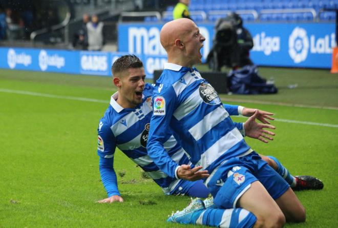 Mollejo y Montero celebran el gol ante el Elche (Foto: Iris Miquel).