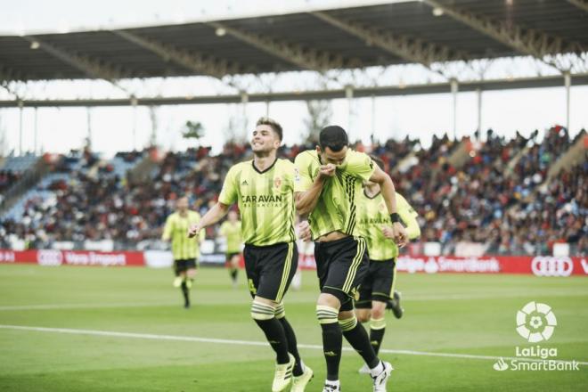 Linares celebra su gol ante el Almería (Foto: LaLiga).
