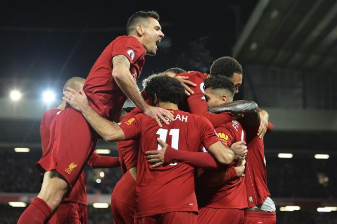 Los jugadores del Liverpool celebrando uno de sus goles.