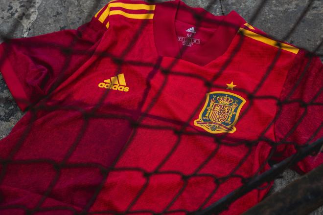 Así es la nueva camiseta de la selección de España.