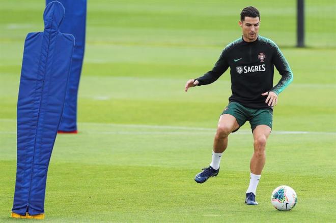 Cristiano, durante el último entrenamiento con Portugal.