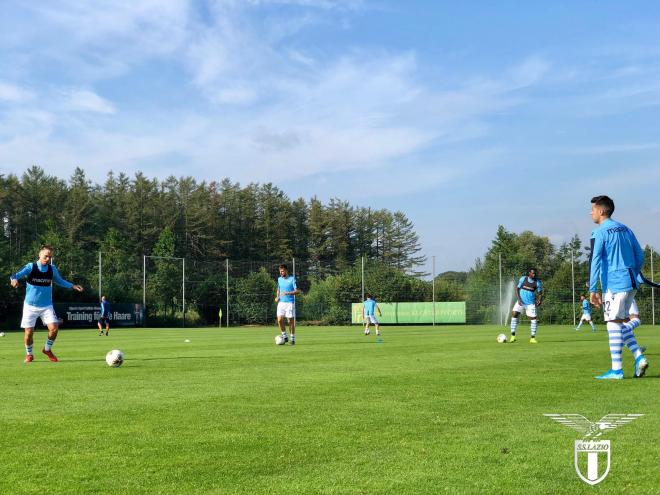 Jony entrenando con sus compañeros de la Lazio (Foto: SSLazio)