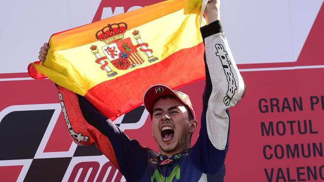 Jorge Lorenzo celebra un triunfo en MotoGP (Foto: EFE).