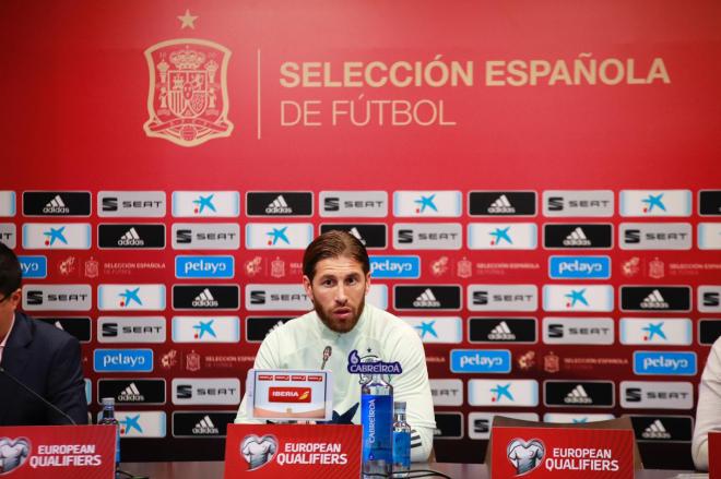 Sergio Ramos, durante la rueda de prensa con España en Cádiz (Foto: Cristo García).