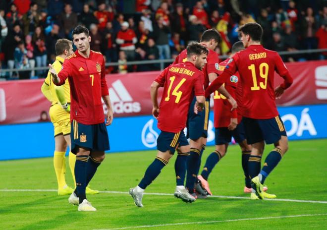 Morata celebra un gol con España en Cádiz (Foto: Cristo García).