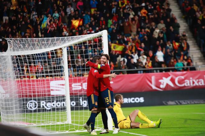 Sergio Ramos celebra uno de los goles de España a Malta (Foto: Cristo García).