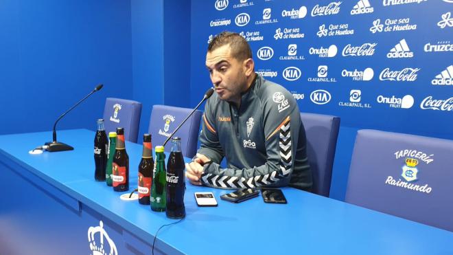 Adrián Hernández en la sala de prensa del Nuevo Colombino. (@realmurciacfsad)