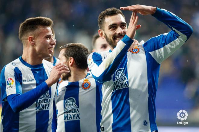 Javi Puado celebra un gol con Borja Iglesias (Foto: LaLiga).