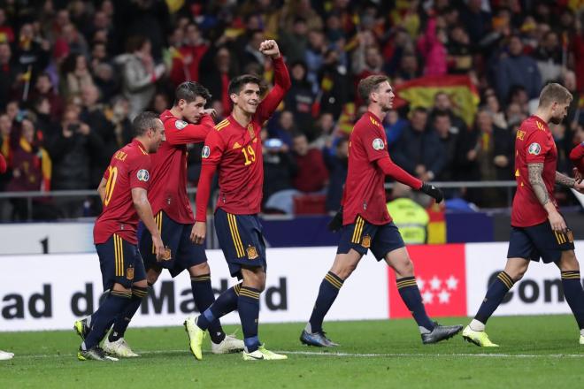 Gerard Moreno celebra uno de sus goles en el España-Rumanía.
