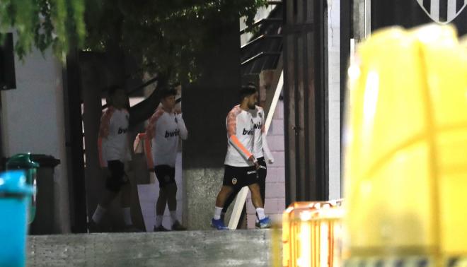 En el entrenamiento del Valencia CF de este lunes ha vuelto Rodrigo Moreno (Foto: David González).
