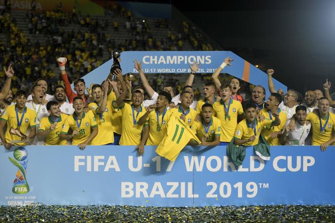 La selección brasileña sub 17 celebra el título de campeón del mundo (Foto: @CBF_Futebol).