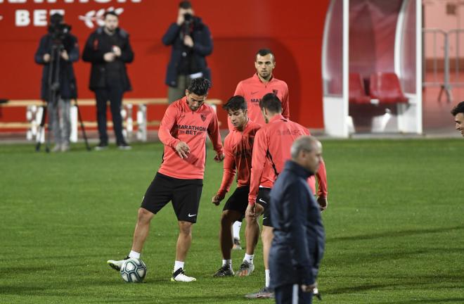 Nolito, Jordán y Óliver, en un entrenamiento con el Sevilla. (Foto: Kiko Hurtado).