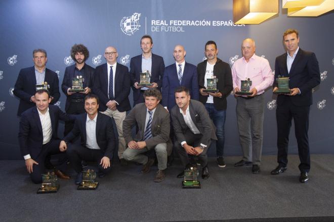 Gonzalo Arconada con el resto de los premiados (Foto: Real Sociedad).