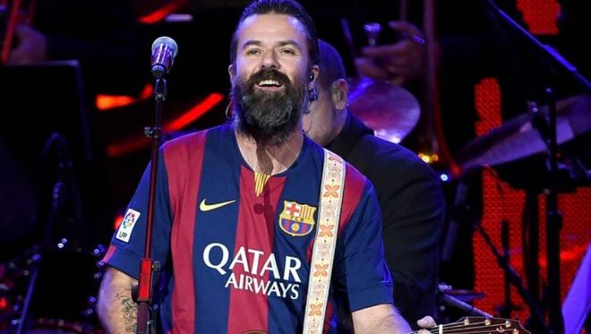 Pau Donés (Jarabe de Palo), con la camiseta del FC Barcelona en un concierto en Las Vegas.