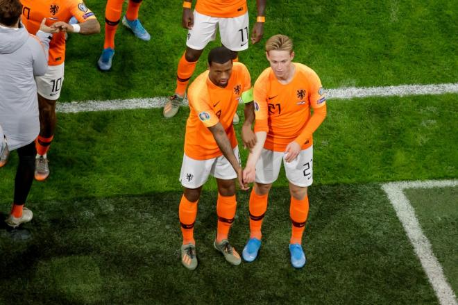 De Jong y Wijnaldum celebran el gol con un claro mensaje contra el racismo (Foto: @DeJongFrenkie21).