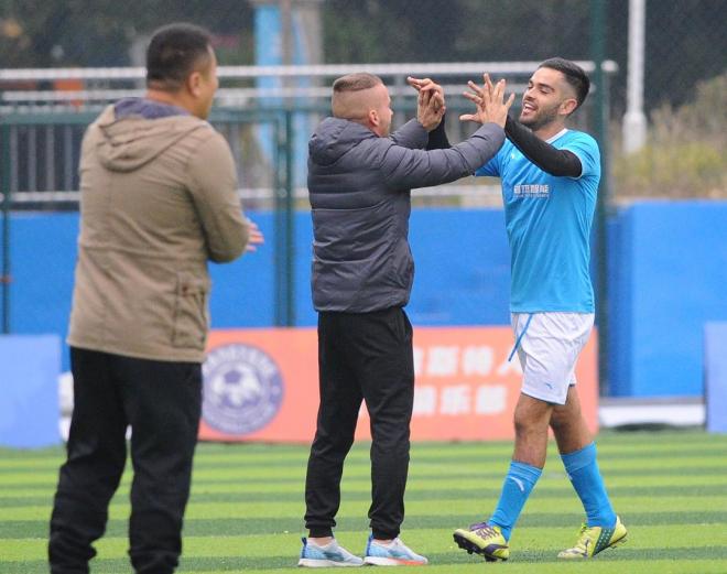 Kevin Vidaña celebra un gol con Piri Martínez (Foto: @kevinvidana).