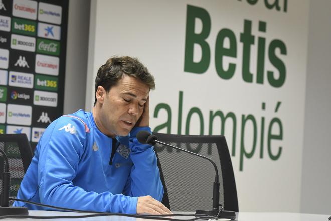 Rubi, en la rueda de prensa del Betis. (Foto: Kiko Hurtado).