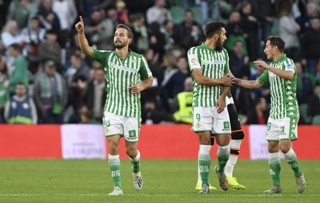 Canales celebra su gol entre el Betis y el Valencia. (Foto: Kiko Hurtado).