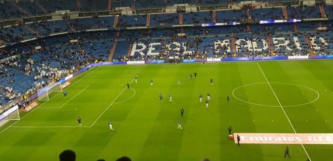 Calentamiento de la Real en el Bernabéu.