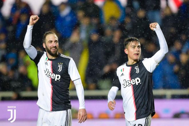 Gonzalo Higuaín y Dybala celebran la victoria ante la Atalanta (Foto: Juventus).