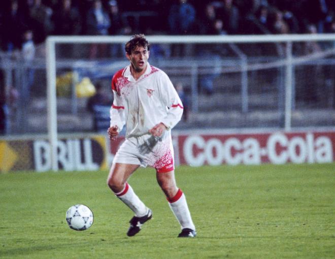 Alfonso Cortijo con la camiseta del Sevilla en los 90.